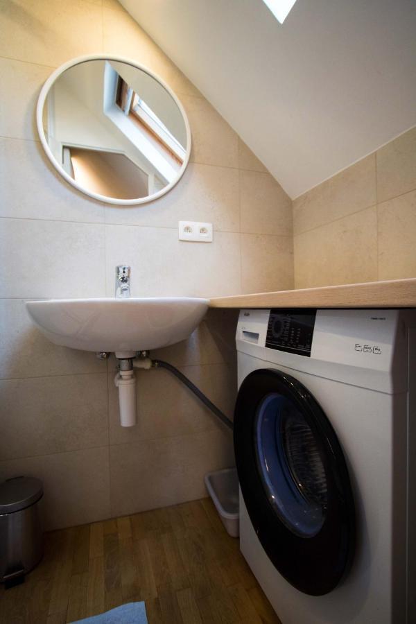 Charming Near Avenue Louise Apartamento